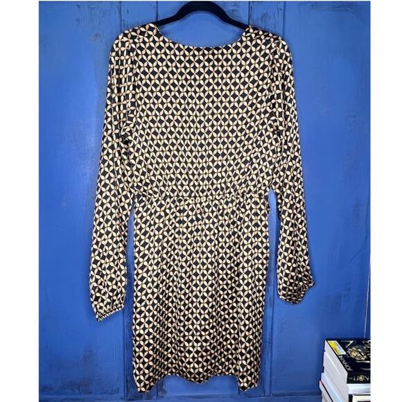 Mink Pink LARGE Gold Patterned Front Bunch Snap V Neck Valentina Mini Dress - Picture 14 of 15